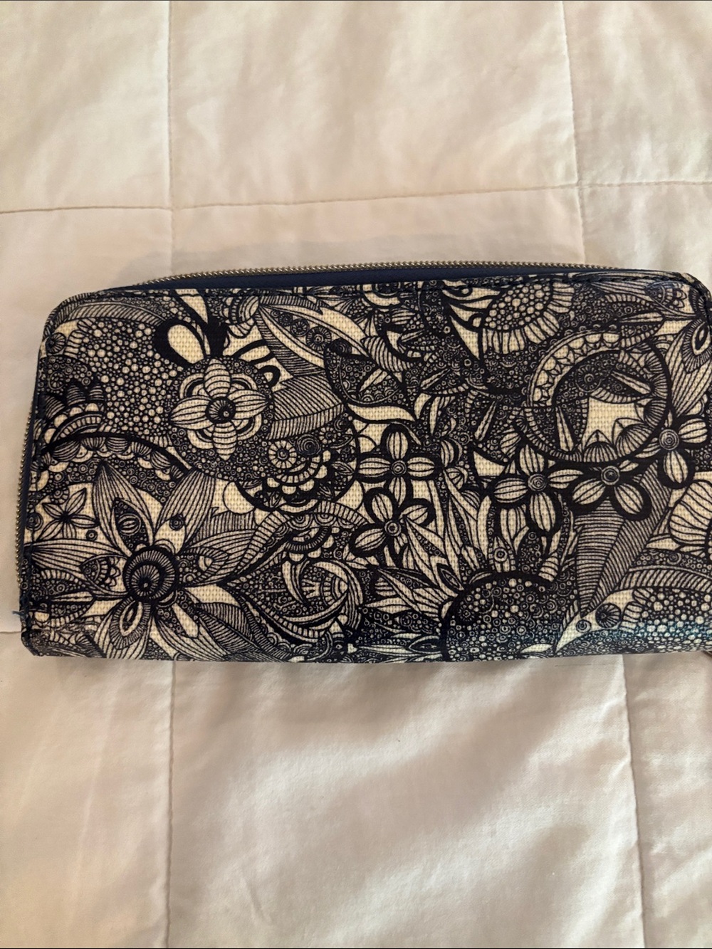 Sakroots Black & Cream Floral-Print Zip Wallet - Picture 3 of 5